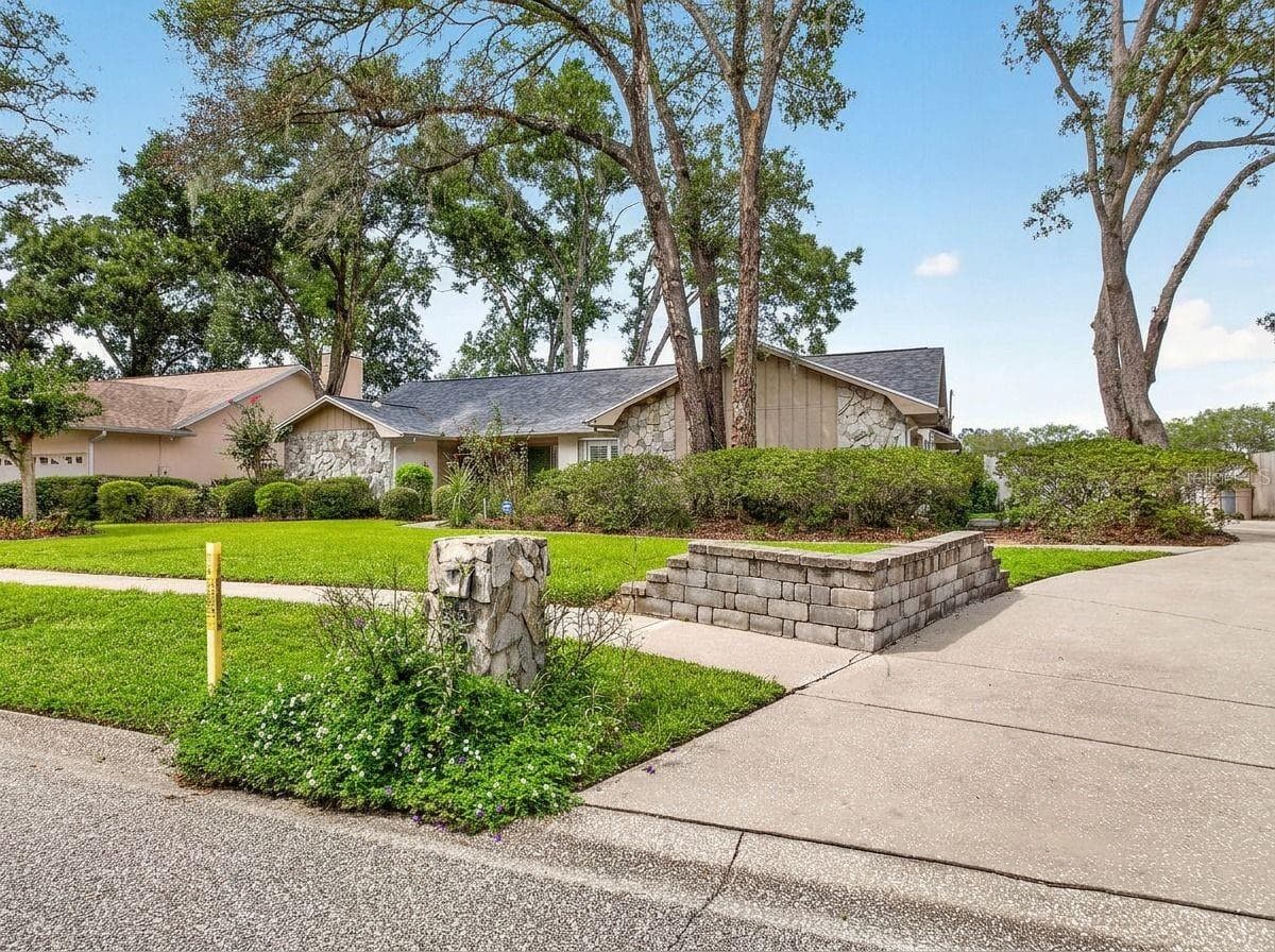 6328 N Queensway Dr — 2