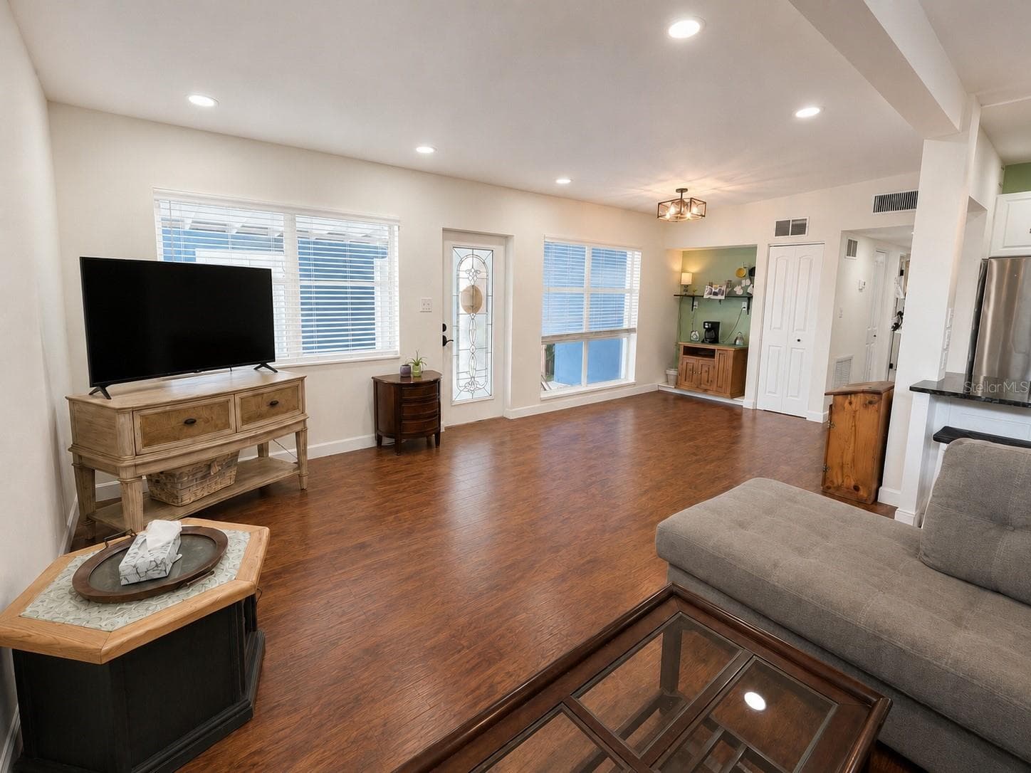 1004 Dartmouth Dr — 4
