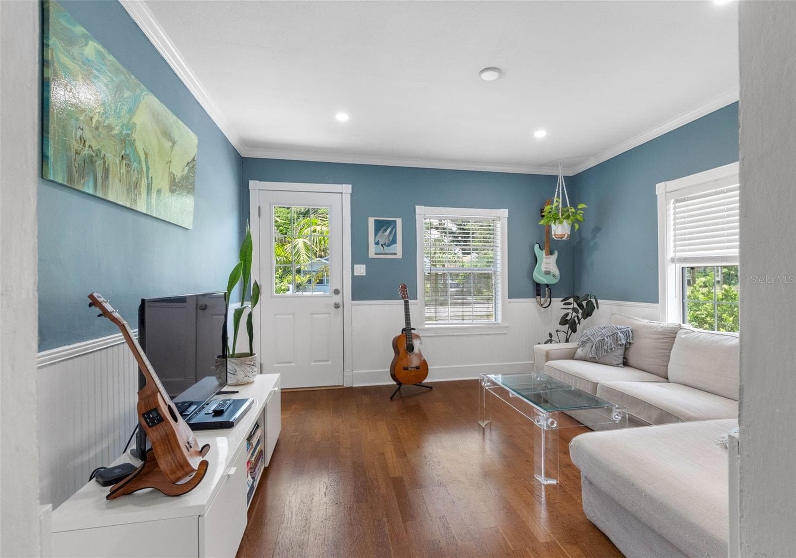 2222 Quincy St S — 2