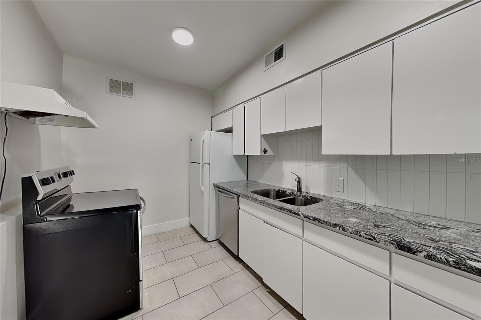 3801 1/2 W Palmira Ave — 3