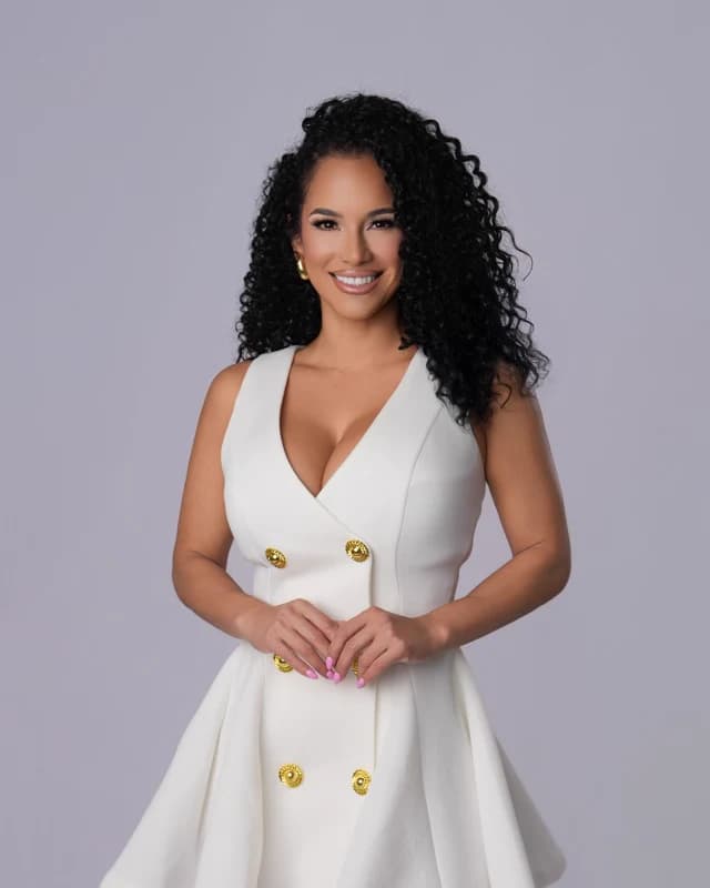 Roxy Arbelaez